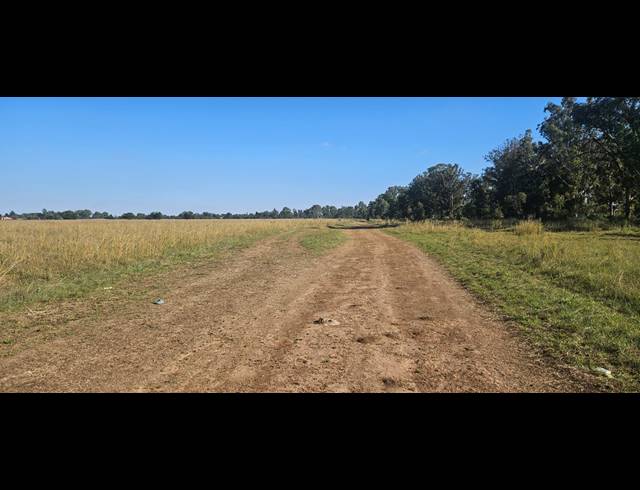 9,500M² VACANT LAND FOR SALE IN DE DEUR